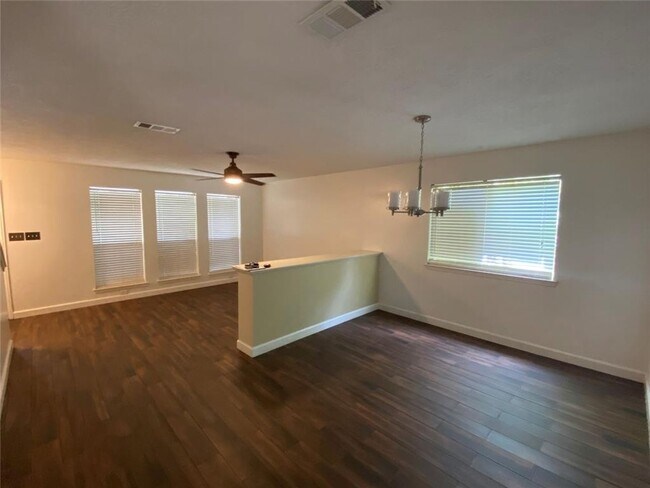 Building Photo - 705 Overbrook Dr
