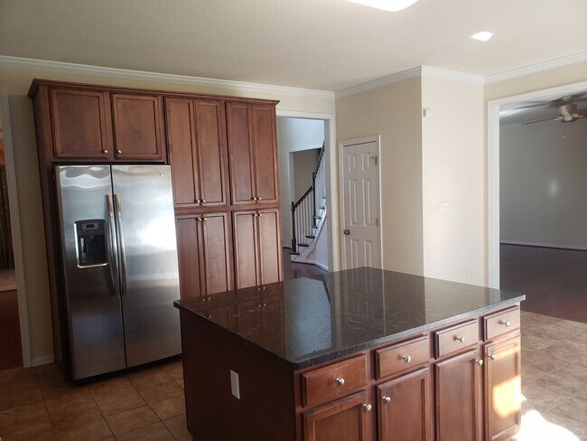 Building Photo - WOODBRIDGE POINTE