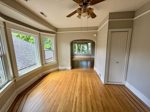Building Photo - Gorgeous 2 bed Craftsman in Queen Anne! Open house Saturday!
