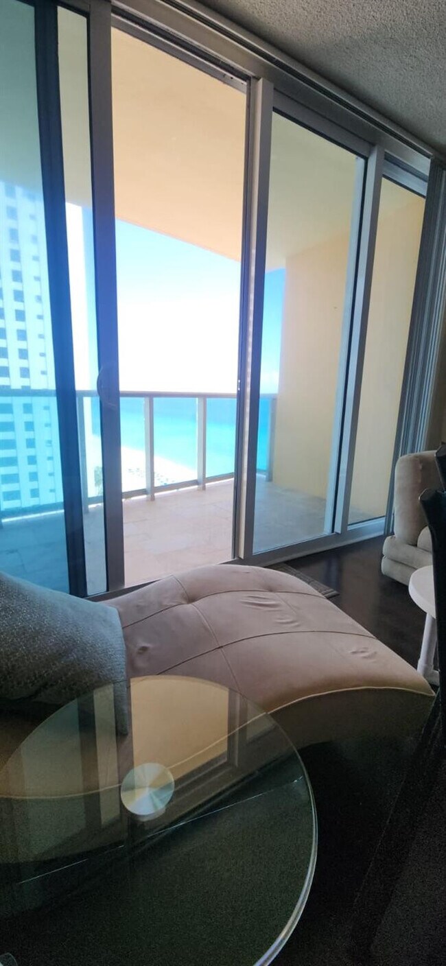 Building Photo - 2501 S Ocean Dr