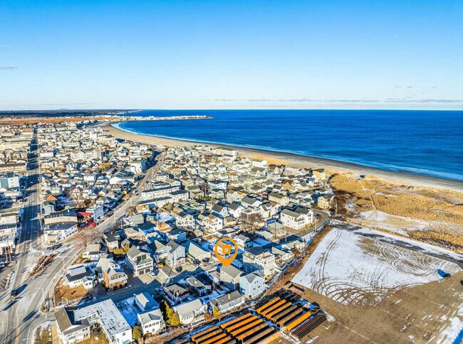 Building Photo - 12 Epping Ave