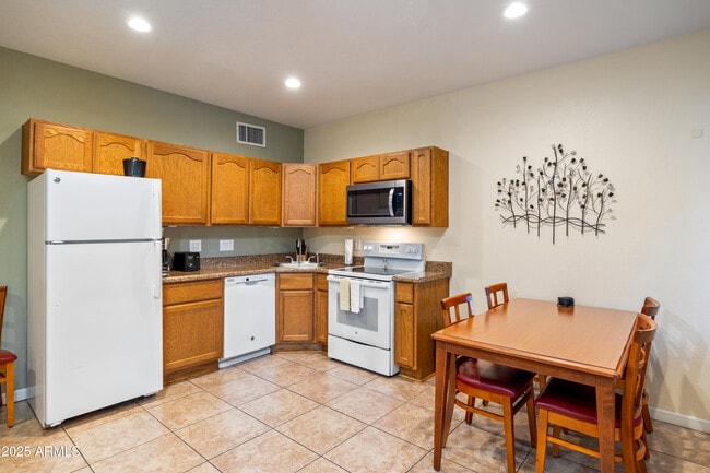 Building Photo - 5829 Buck Springs Rd