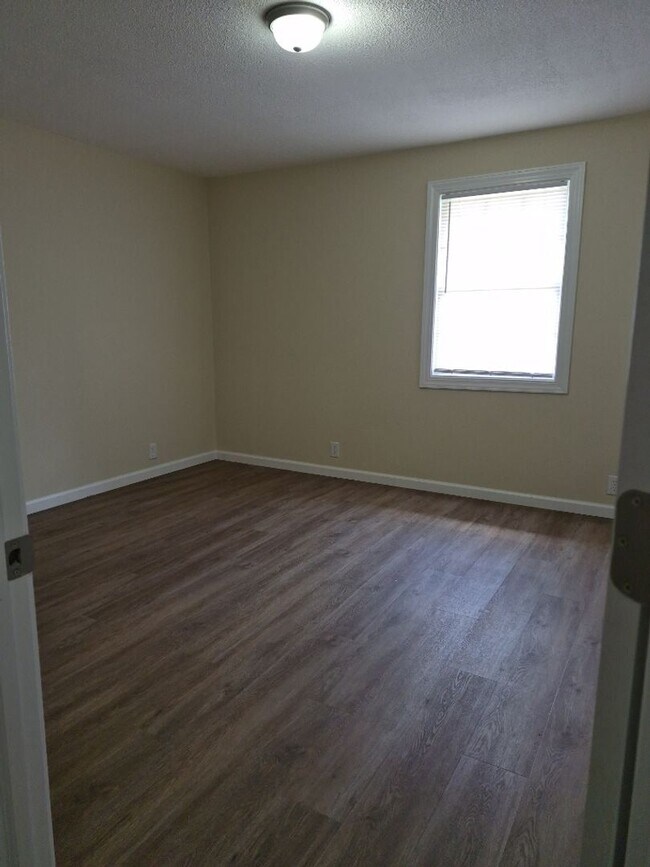 Building Photo - SEMO - 4 Plex