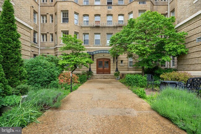 Building Photo - 3220 17th St NW