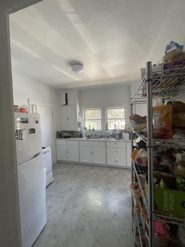 Building Photo - 292 Higuera St