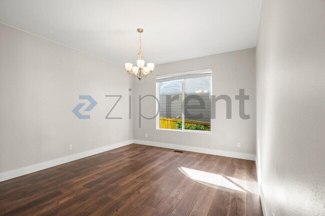 Building Photo - 722 85th Dr SE