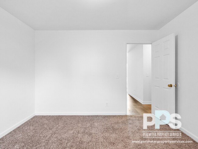 Building Photo - 1510-1512-1514 Pine Log Road