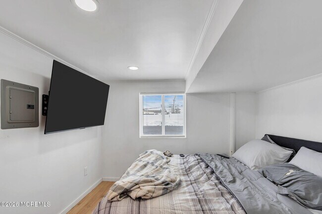 Building Photo - 12 Main St