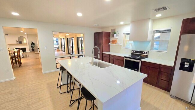 Building Photo - 2008 S 14th Ave