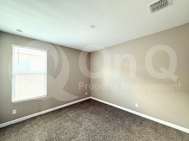 Building Photo - 8222 S 44th Gln