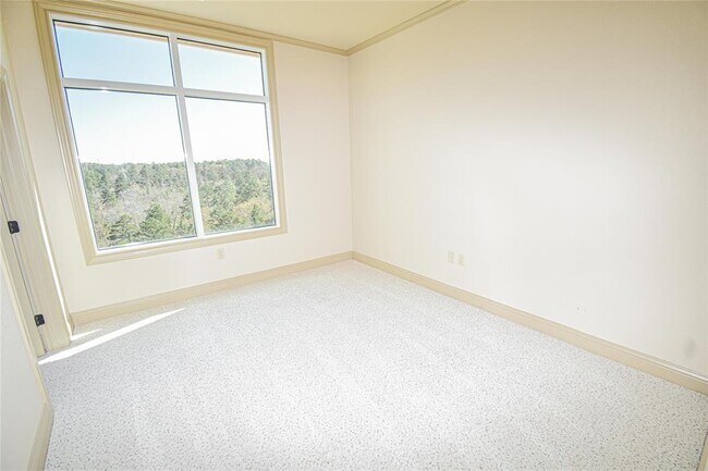 Building Photo - 2801 Wexford Dr