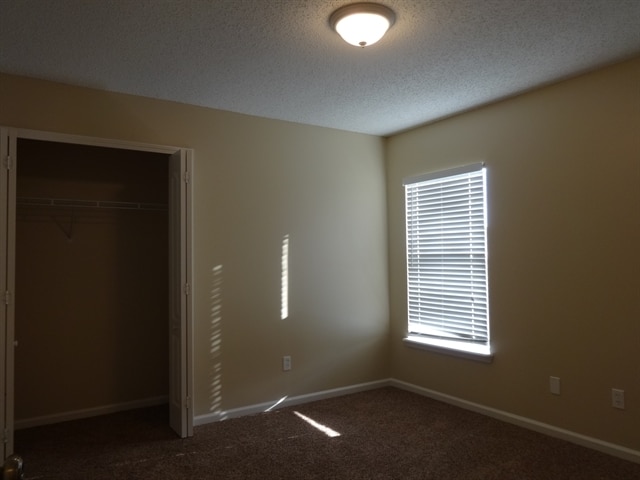 Building Photo - 6685 Southern Oaks Dr