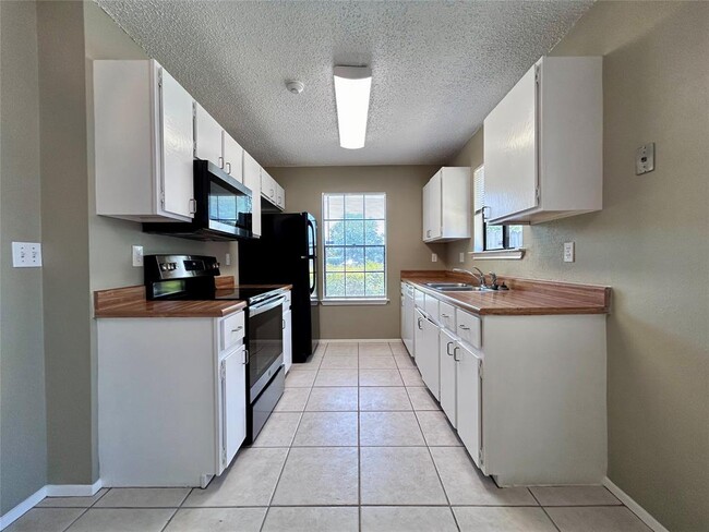 Building Photo - 1908 Rainy Meadows Dr