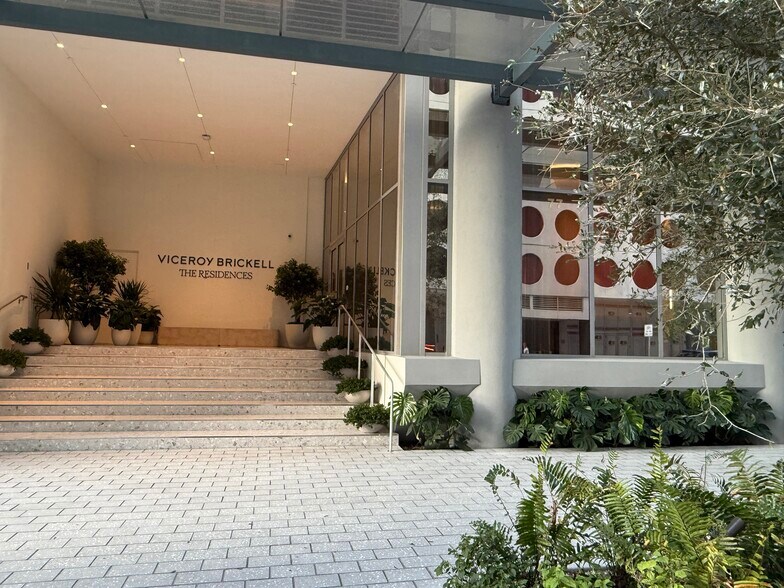 Building Photo - 77 SE 5th St