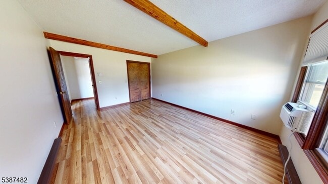 Building Photo - 419 Lake Shore N