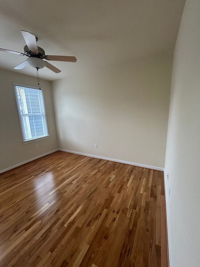 Building Photo - 613 N 21st St