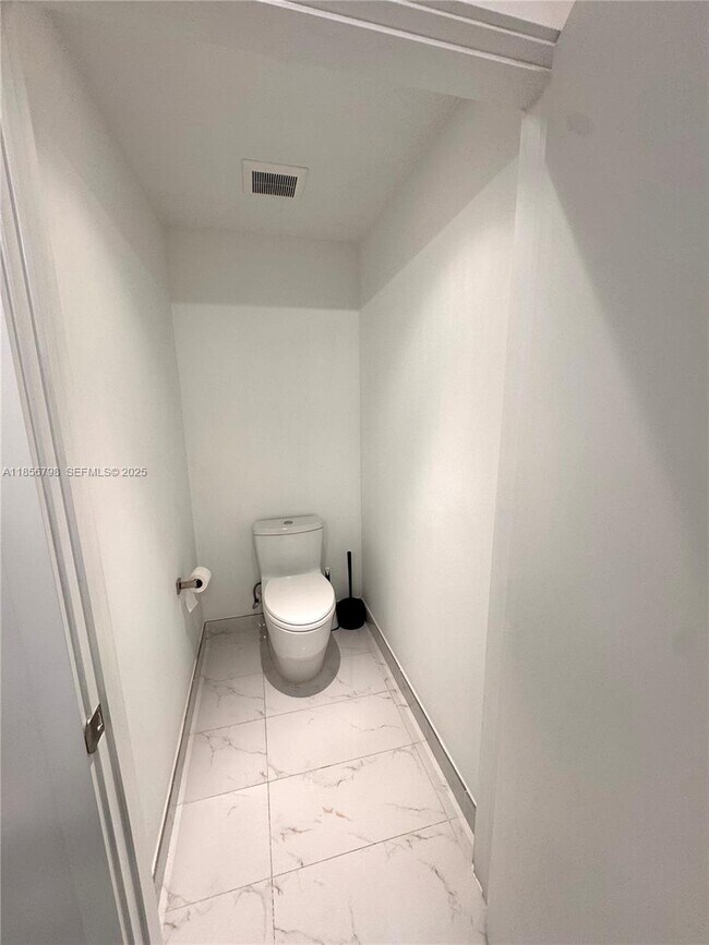 Building Photo - 16385 Biscayne Blvd