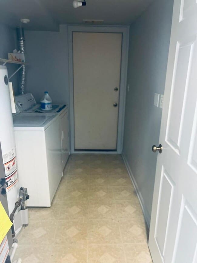 Building Photo - 2947 Rutland Cir