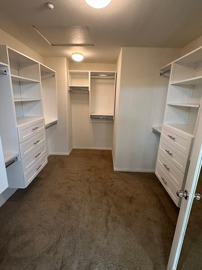 Building Photo - 16275 Summerset Street