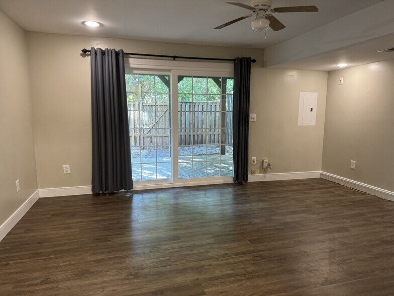 Building Photo - 13527 Highland Mews Pl