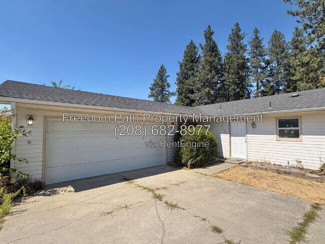 Building Photo - 2755 Fairway Dr
