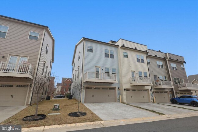 Building Photo - 18091 Red Cedar Rd