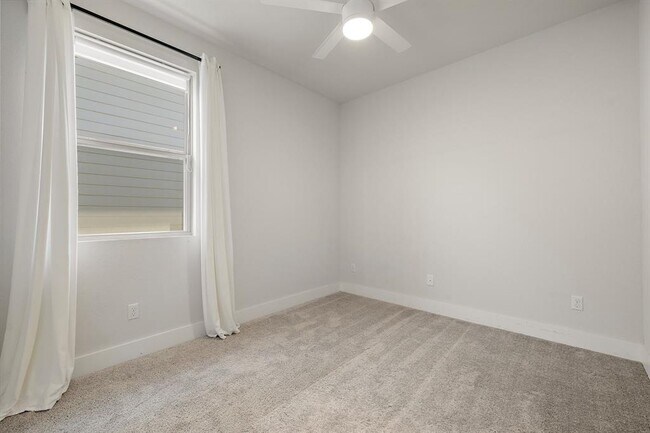 Building Photo - 113 Lyrebird Ln