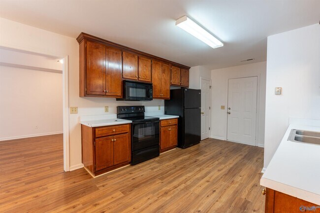 Building Photo - 236 Shadowbrook Ln NE