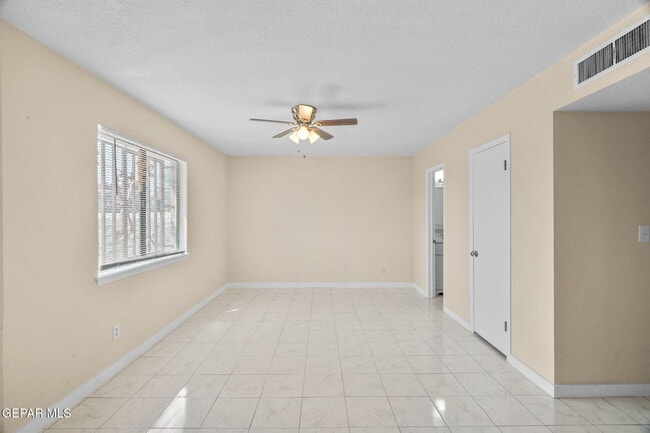 Building Photo - 5640 Van Horn Dr