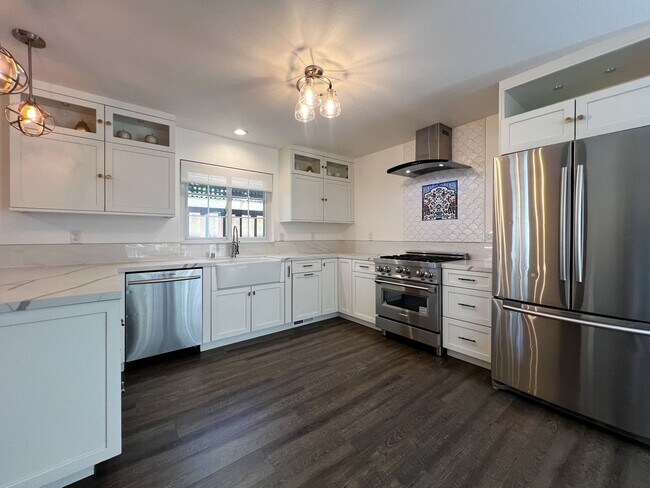 Building Photo - Beautifully Updated 3-Bedroom Home + Bonus Room with Private Backyard Retreat