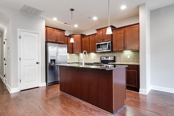 Building Photo - 207 Bixby Ln