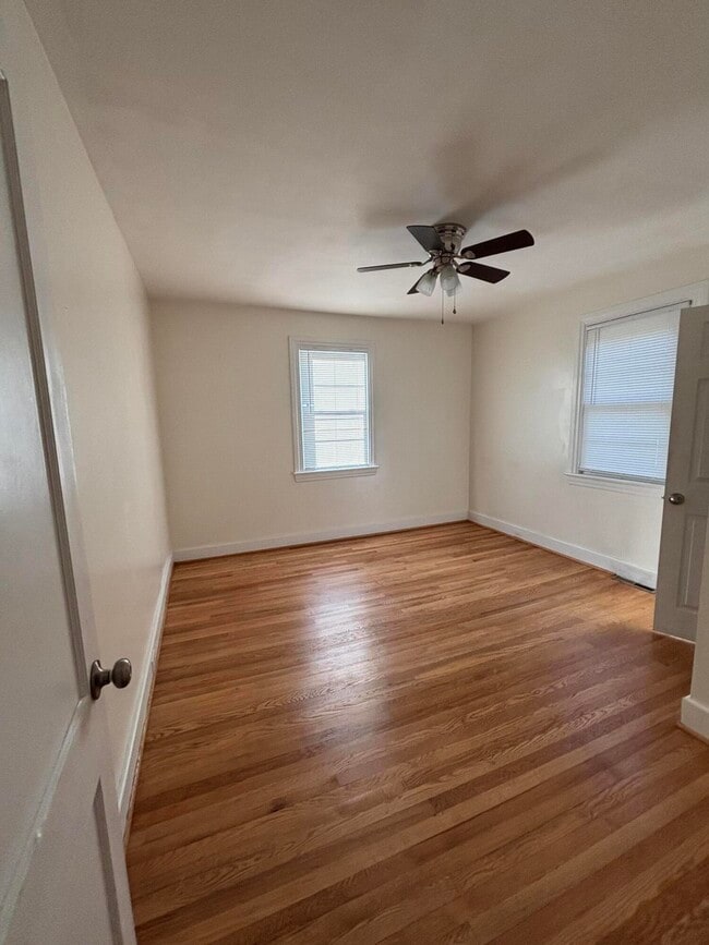 Building Photo - 919 Seminole Ave