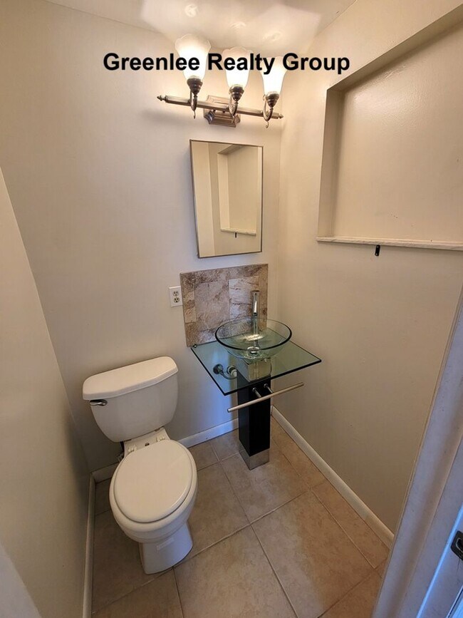 Building Photo - 4542-Grand