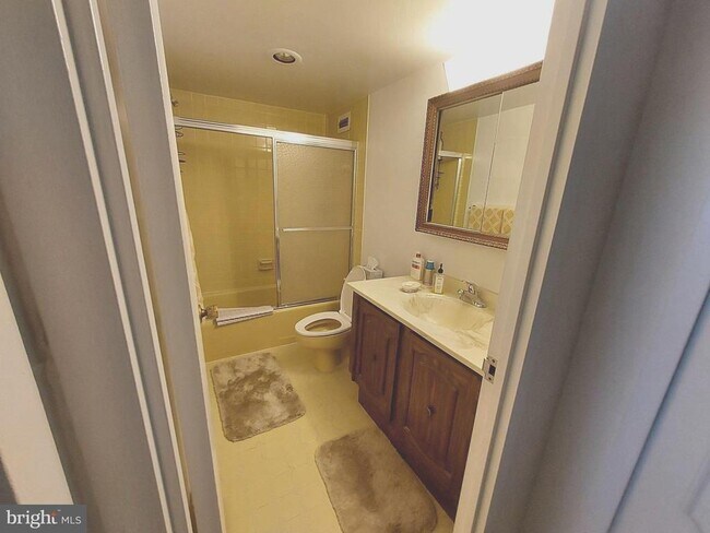 Building Photo - 5225 Pooks Hill Rd