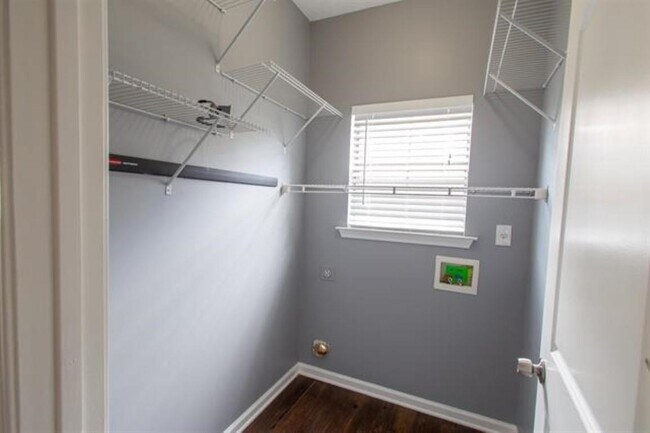 Building Photo - 3430 Roxee Run Cv