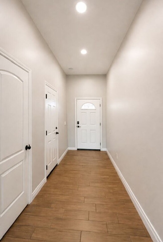 Building Photo - Executive Retreat in Brawley: Spacious 5-Bedroom Home Ideal for Corporate Stays or Refined Family...