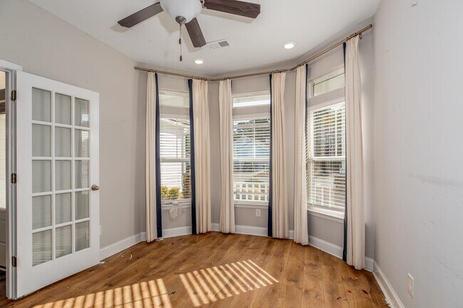 Building Photo - 1208 Ficus Dr