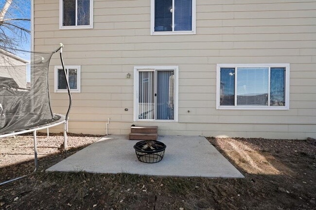 Building Photo - 2205 Meadowlark Ln