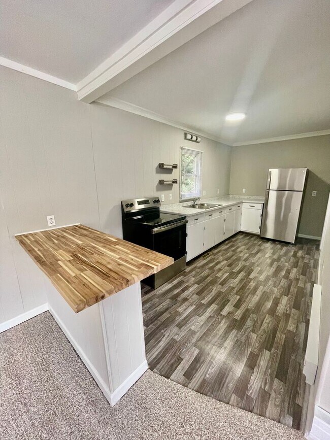 Building Photo - Don't miss out on this  2 bedroom 1 bath home . Located in Lincolnton .