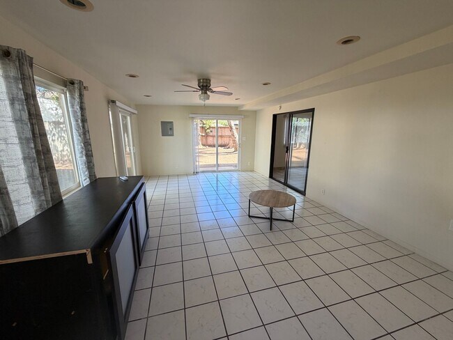 Building Photo - 42 Waikalani Pl