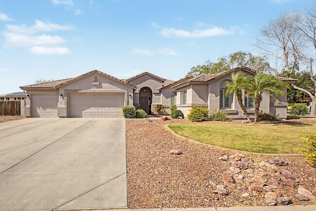 Building Photo - 8352 W San Juan Ave