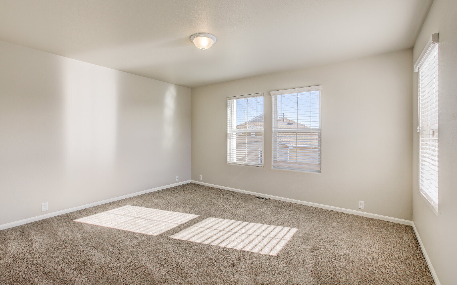 Building Photo - Granite Kitchen, Central AC, Oversized Gar...