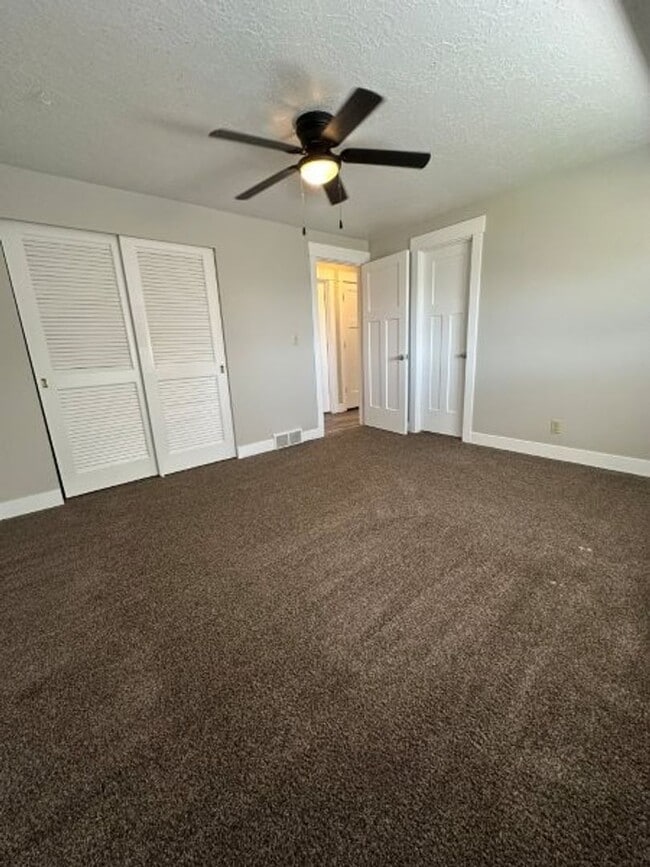 Building Photo - Light Up Your Summer – Get 3 Weeks Rent Fr...