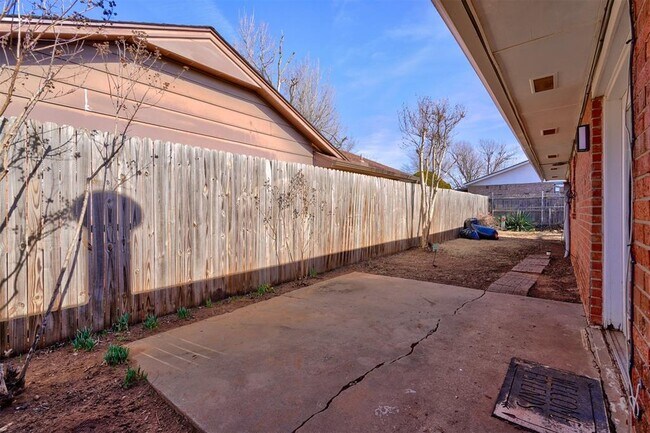 Building Photo - 629 Parkhurst Terrace