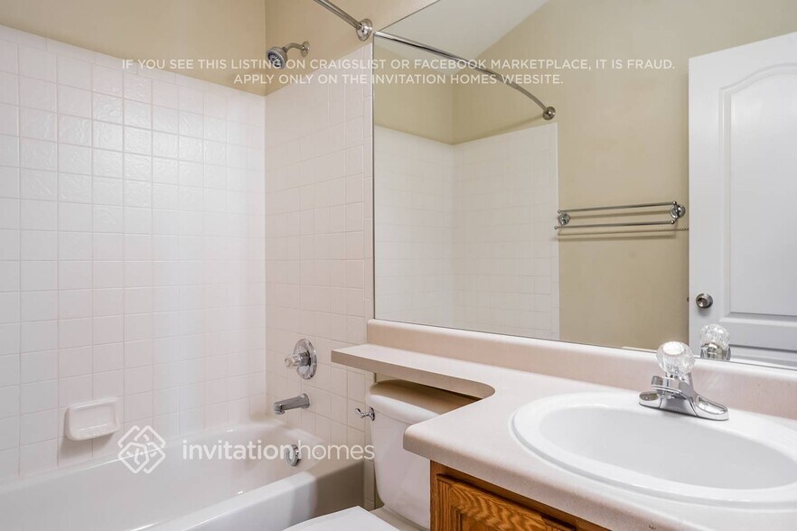 Building Photo - 779 Ridgebury Pl