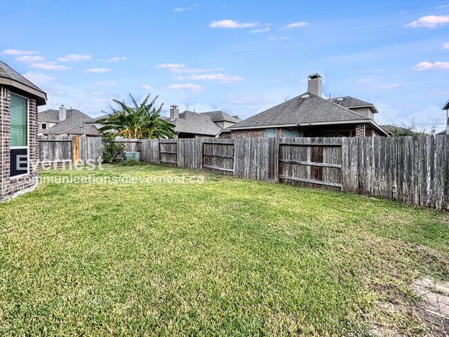 Building Photo - 4811 Sunset Park Ln