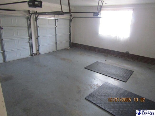 Building Photo - 864 Thunderbird Dr