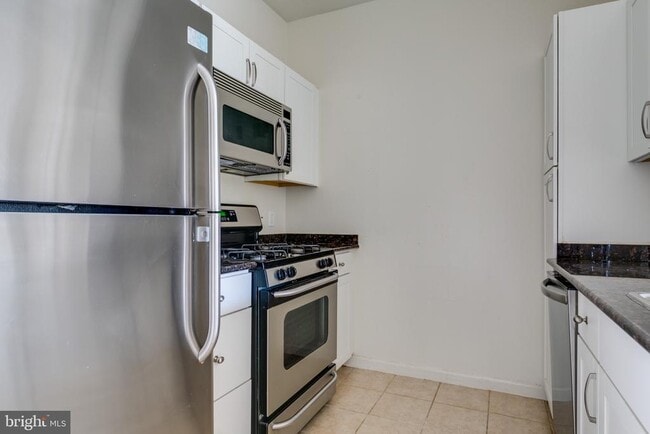 Building Photo - 12925 Centre Park Cir