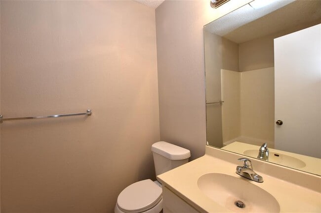 Building Photo - 609 Rollingway Dr