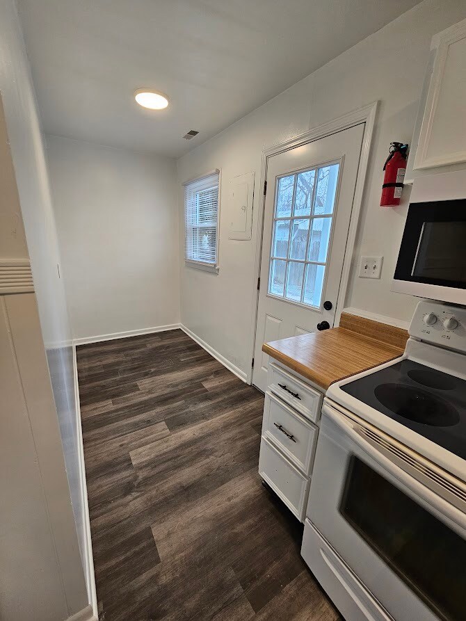 Building Photo - 9137 Hibben Ave